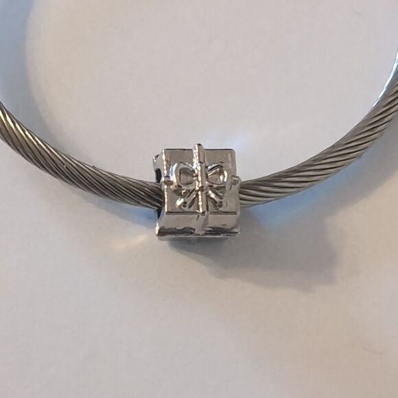 Silver Gift Box  Charm for Pandora Style Bracelet‎ - Picture 1 of 4